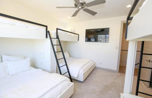 Contemporary, Luxury Retreat on Lake LBJ with Heated Pool - Foto 27