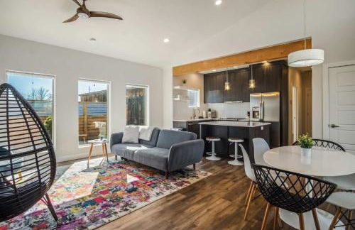 Timber & Tin H 2Bed 2Bath w Pool & Rooftop Deck - Foto 16