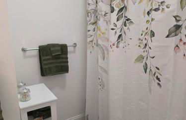 Relaxing Downtown 1 Bed, Dog Friendly Apartment with Deck, Dog Exercise Area - Foto 23