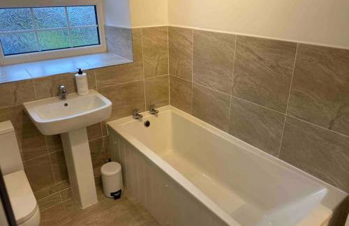 43 Heol Maelor- A Homely Cottage in Wrexham, North Wales - Foto 19