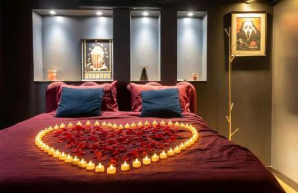 CinemaRoom Auterive Suite cinéma privée Love Room Netflix proche Toulouse - Foto 1