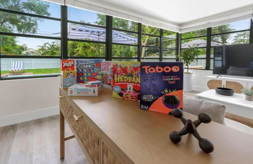 Charming 4BR Oasis with Saltwater Pool and Parking - Foto 22