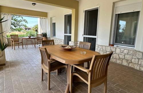 Comfortable Home - Photo 6