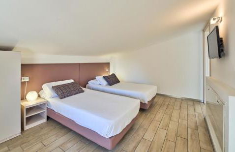 Bellagio Village - Holiday Apartments by the Lake - Seasonal Warm Pool and Sauna - Foto 50