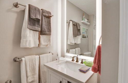 Pet-Friendly Narragansett Home with Deck and Gas Grill - Foto 19