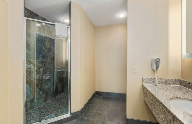Medallion Inn & Suites - Foto 32