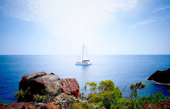 Excursão de catamarã a Cala Blanca - Foto 2