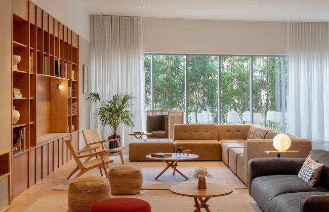 Staybridge Suites Dubai Internet City by IHG - Photo 40