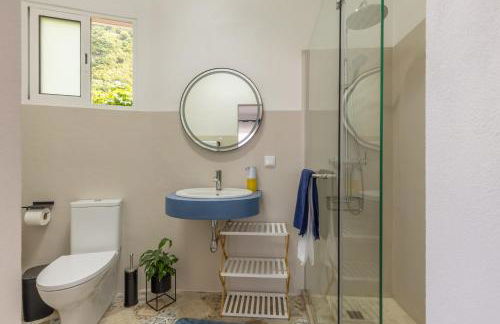 Coastal São Vicente Mountain & Sea View Hideaway with Free Parking - Foto 28