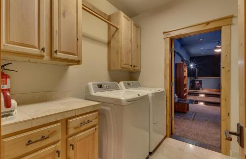 Skislope Manor - Spacious Tahoe Donner 4 BR with Gorgeous Home Theater and Hot Tub - Foto 26