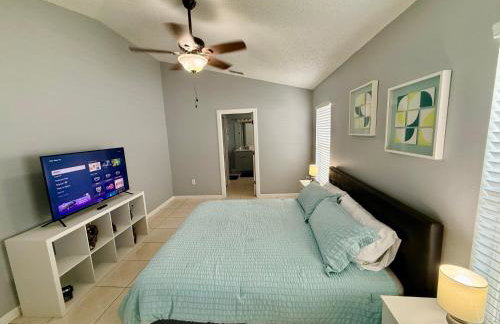 Grand Deluxe Pines 3BR Pool Home near Disney - Foto 18