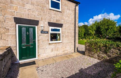 Castle Views cottage in historic village & woodfired hot tub - Photo 30