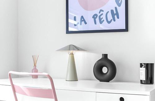 The Ultimate Hangout 4BR Modern House with Garden - Photo 26