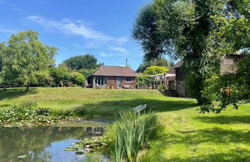The Barn cottage with hot tub overlooking the lake - Foto 25