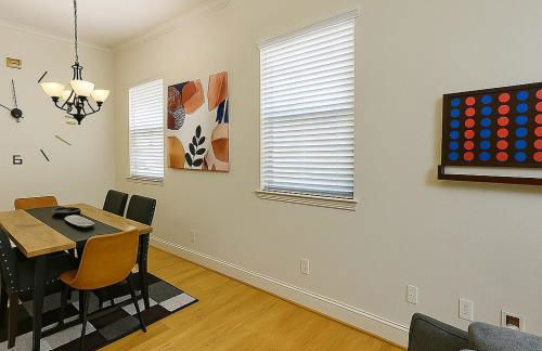 Galleria Comfort 3BR King Bed Private Jacuzzi and Garage - Foto 26