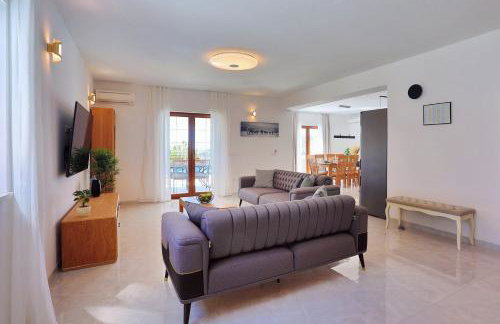 Villa Flora with a 53 sqm private pool with Cinema room with projector and 4 en-suite bedrooms - Foto 17