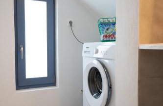 Traditional White House - Photo 14