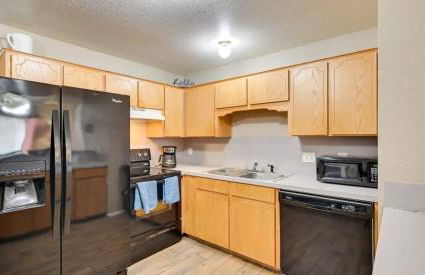 Modern 2BR Stay with Large Parking Pet Friendly - Foto 18