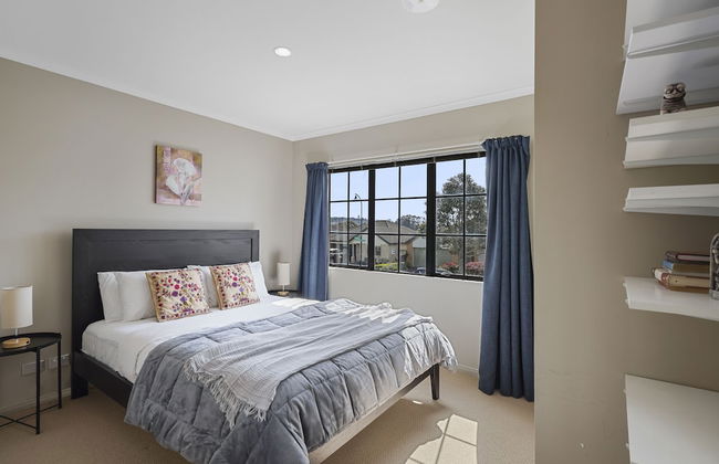 Spacious Family Home -Fully Fenced Yard - Foto 9