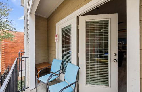 Modern 3-Story Townhome w Pool Table, Sleeps 10 Near Stadiums - Foto 40