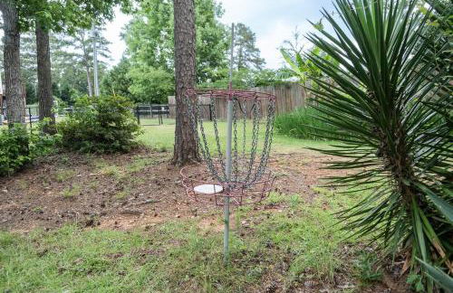 Luxurious Lake Front Estate, Sleeps 20, Game Room and Pet Friendly - Foto 47