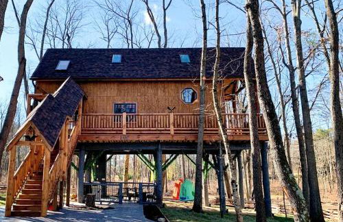 Magical Tree House Experience with a Private Hot Tub in Shenandoah Valley, Virginia - Foto 1