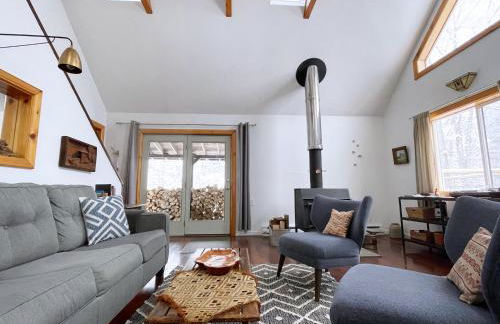 Serene Retreat on a Stream - Photo 9