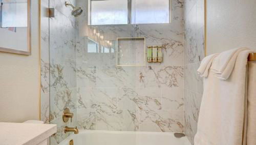 New Poolside Paradise in Vegas with BBQ and Games - Foto 4, towels, Shower