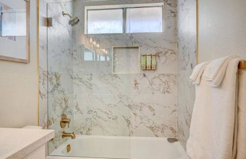 New Poolside Paradise in Vegas with BBQ and Games - Foto 4