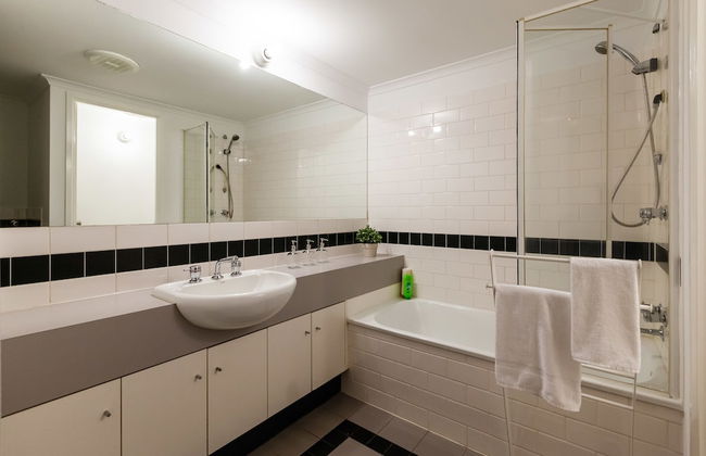 DAWN, 2BDR Carlton Apartment - Photo 20