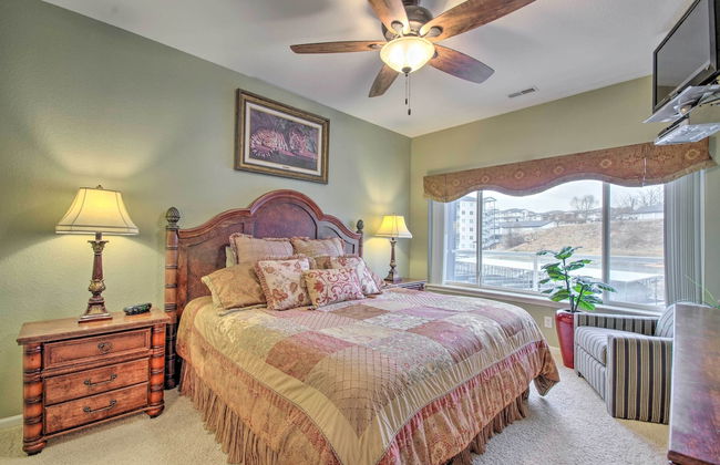 Dock, Slip and Pool Breezy Lake Ozark Escape - Foto 10