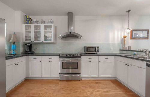 Nawlins vibe with rooftop verandah near Riverwalk and downtown - Foto 17