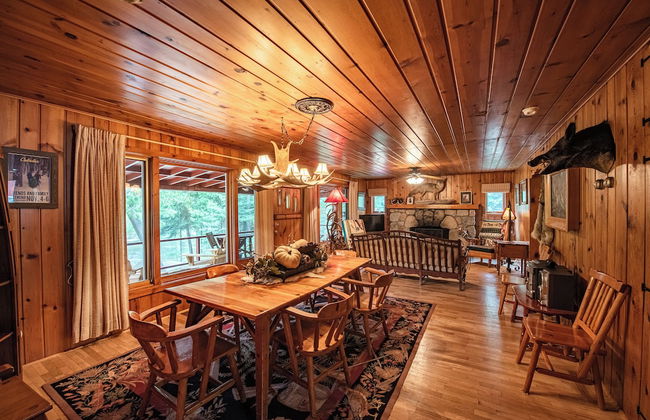 Cozy Riverside Getaway Pine Bend Cottage - Foto 10