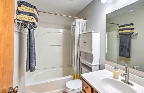 Lovely Iowa City Townhome about 3 Mi to Dtwn! - Foto 13