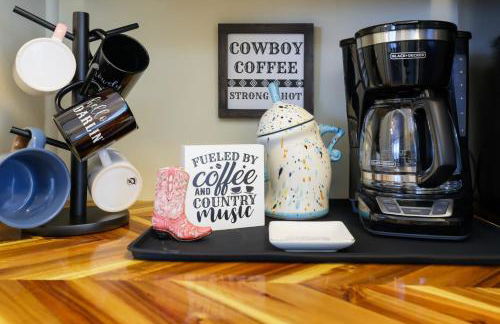 Spacious Broadway Home Downtown Western Modern Charm with parking - Photo 40