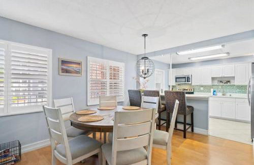 Beachside Las Olas Getaway Oasis with Pool - Foto 19