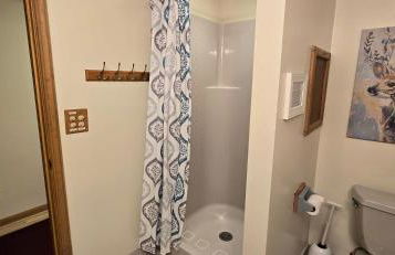 Tall Pines- 5-bedroom 3-bath with hot tub and more! - Foto 40