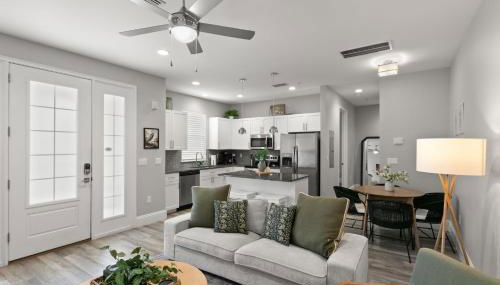 Canopy Couplet - 2 Upscale Condos by Main St - Foto 2