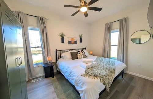 Modern Norwalk Retreat 2 King Suites Sunroom - Foto 14