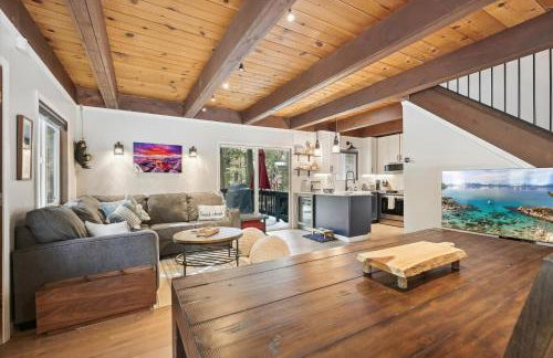 Cobalt Cabin by Tahoe Getaways - Beautifully Remodeled Pet Friendly 3 BR with Hot Tub & EV - Foto 6