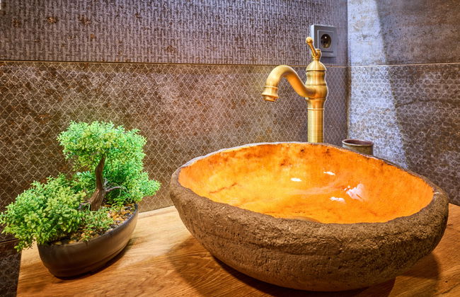 Luxe Timber Lodge & Relaxing Bath - Photo 23