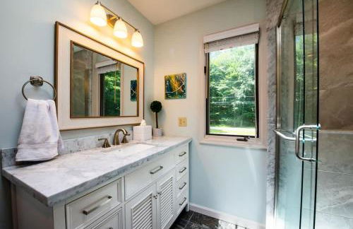 Lakefront Hot Tub Canoes Game Room Wood FP - Foto 33