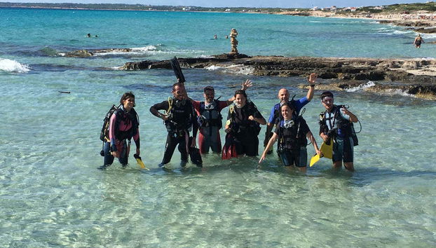 Diversión en el bautismo de buceo