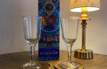 The Old Gallery - Charming Coastal Escape For Two - Photo 32