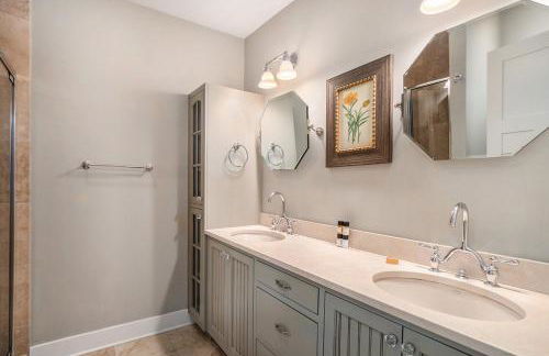 Lake Effect 3BR Home Steps to Everything 27 - Foto 41