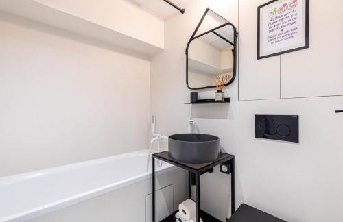 Family apartment at the foot of the Eiffel Tower - Photo 8