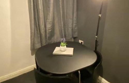 Cosy 2 Bed House - Sleeps 3 Parking & Garden - Foto 14