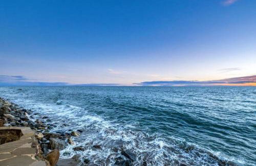 Malibu Beachfront Home with Rock Spa Ocean Views & Huge Deck - Foto 27