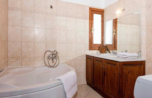 Kosta's House - Photo 20