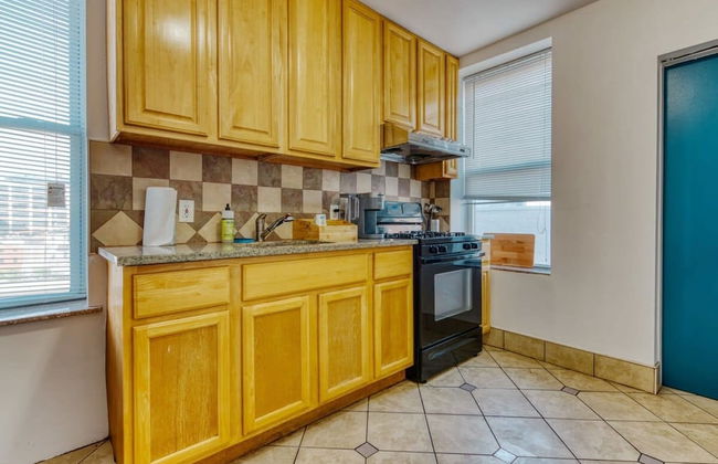 Stairway 3BR Apt w W D Home Theater - Foto 5